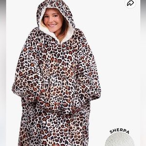 Brand new comfy wearable blanket